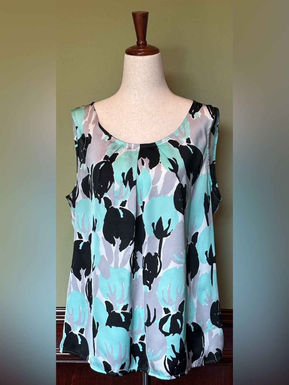 Kasper Mint, Black and Gray Floral Sleeveless Tank